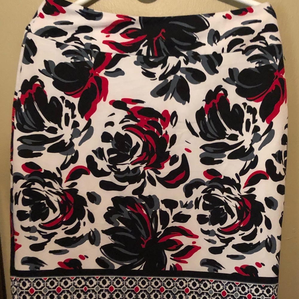 Black and white Cato flowered skirt